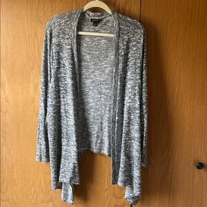 TORRID SIZE 3 BLACK/WHITE MARBLED LIGHTWEIGHT CARDIGAN